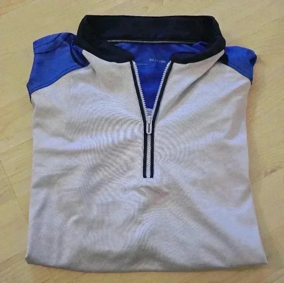 Under Armour quater zip top with thumb holes size small - Picture 1 of 8